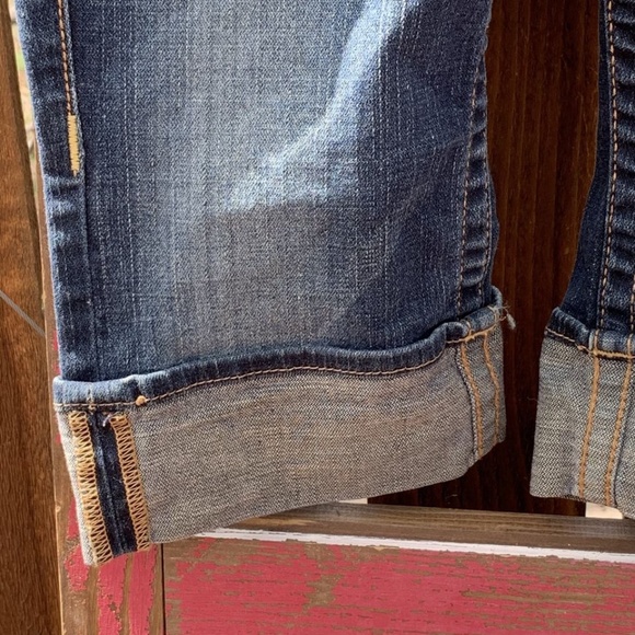 INVENTORY LIQUIDATION SALE! True Religion Long Cuffed Shorts Size 26 - Picture 2 of 6